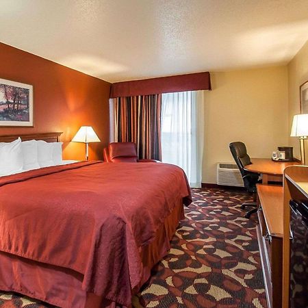 Quality Inn & Suites Kansas City I-435N Near Sports Complex Ngoại thất bức ảnh