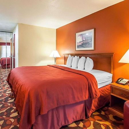 Quality Inn & Suites Kansas City I-435N Near Sports Complex Ngoại thất bức ảnh
