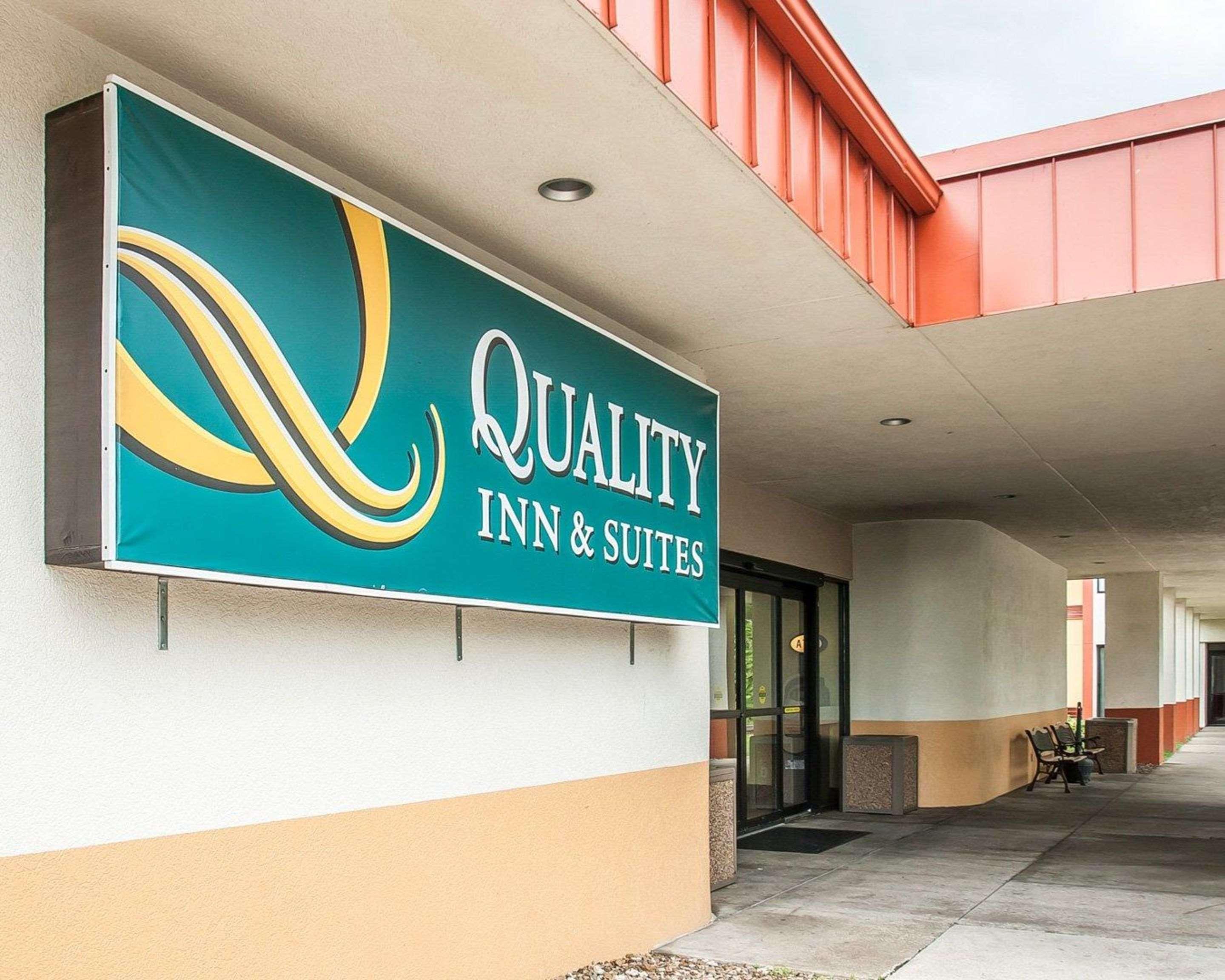 Quality Inn & Suites Kansas City I-435N Near Sports Complex Ngoại thất bức ảnh