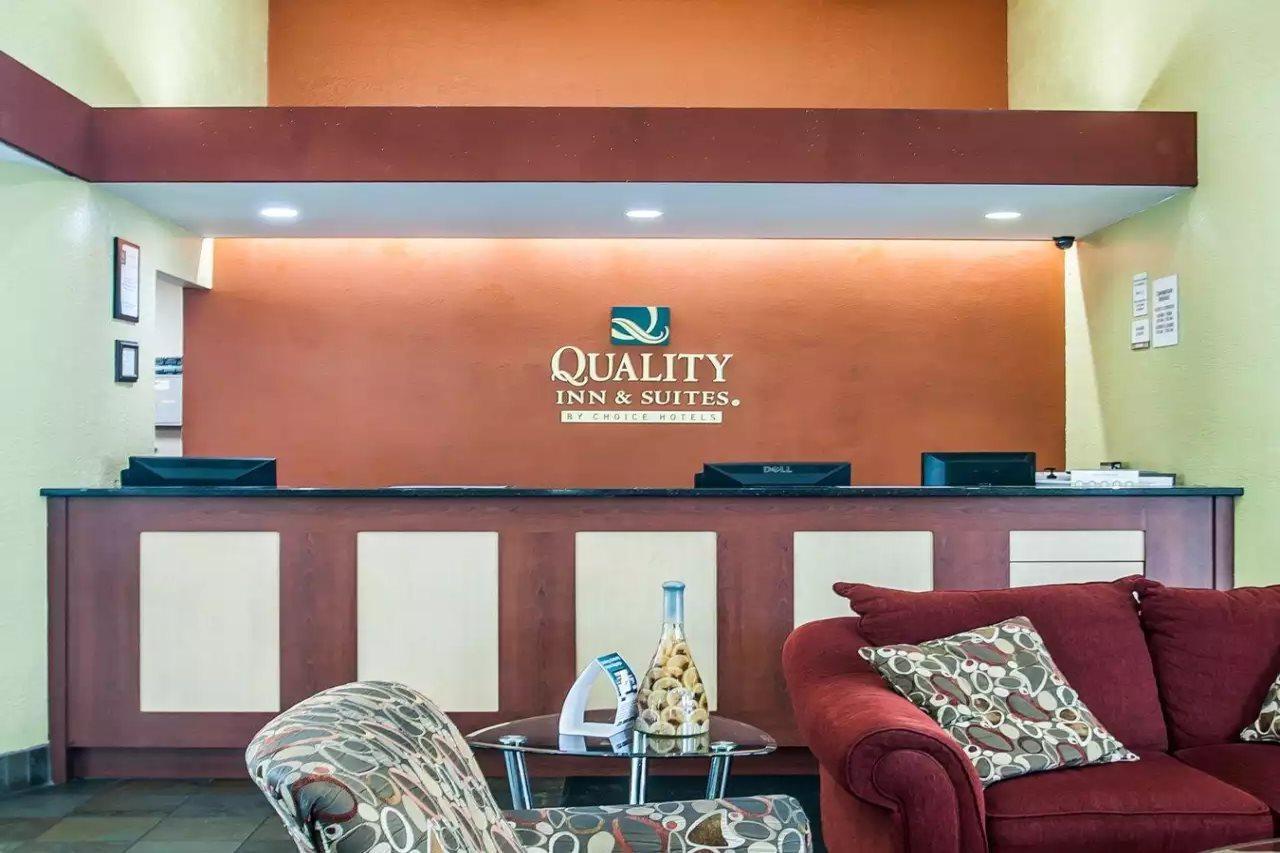 Quality Inn & Suites Kansas City I-435N Near Sports Complex Ngoại thất bức ảnh